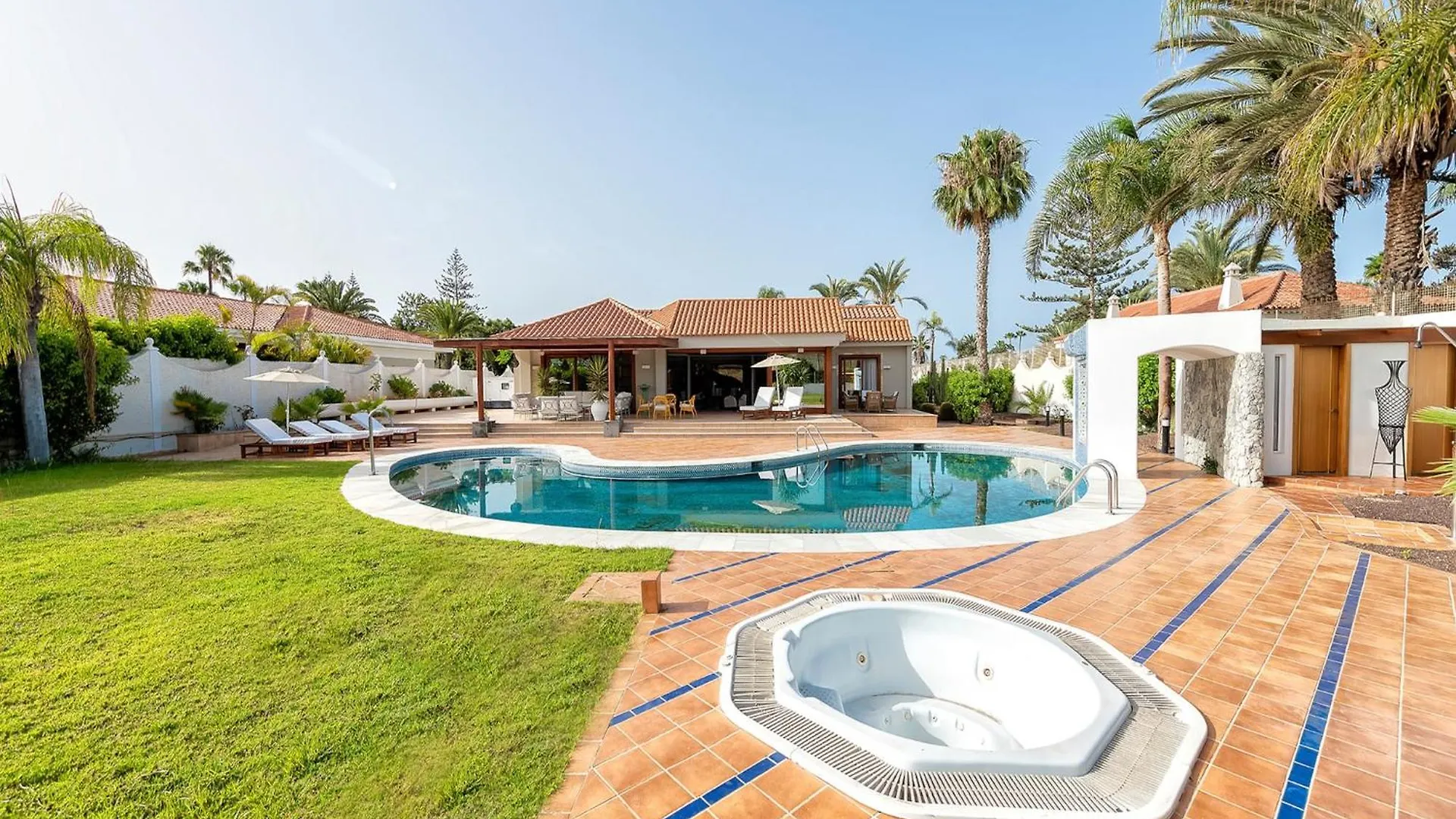 Charming Bungalow With Pool In Maspalomas San Bartolomé Alpehytte